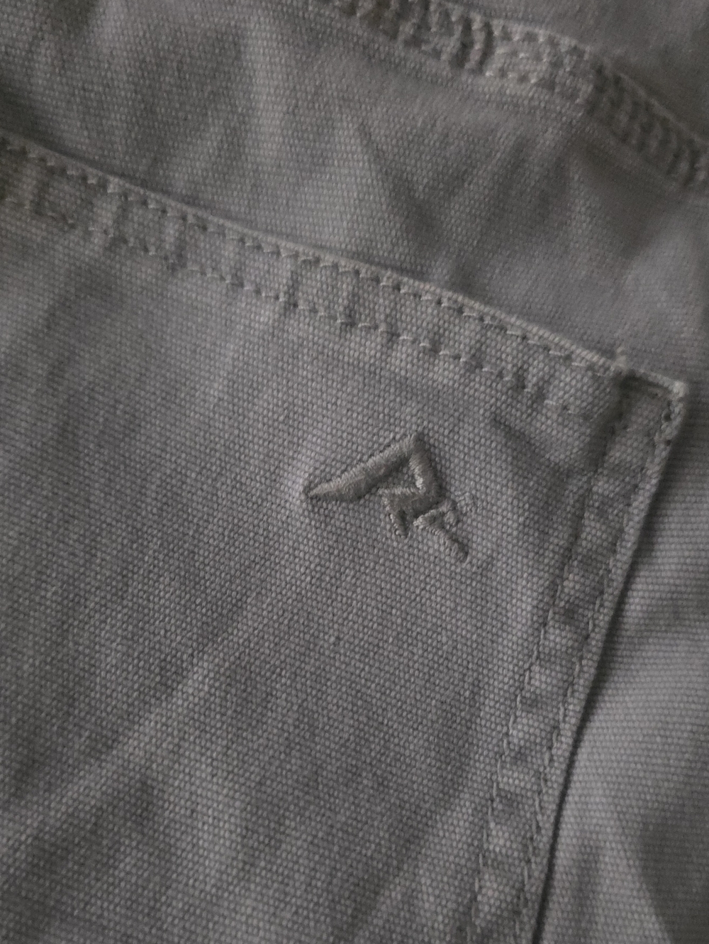 Men's Gray Cargo Pants with Subtle Logo 40x30